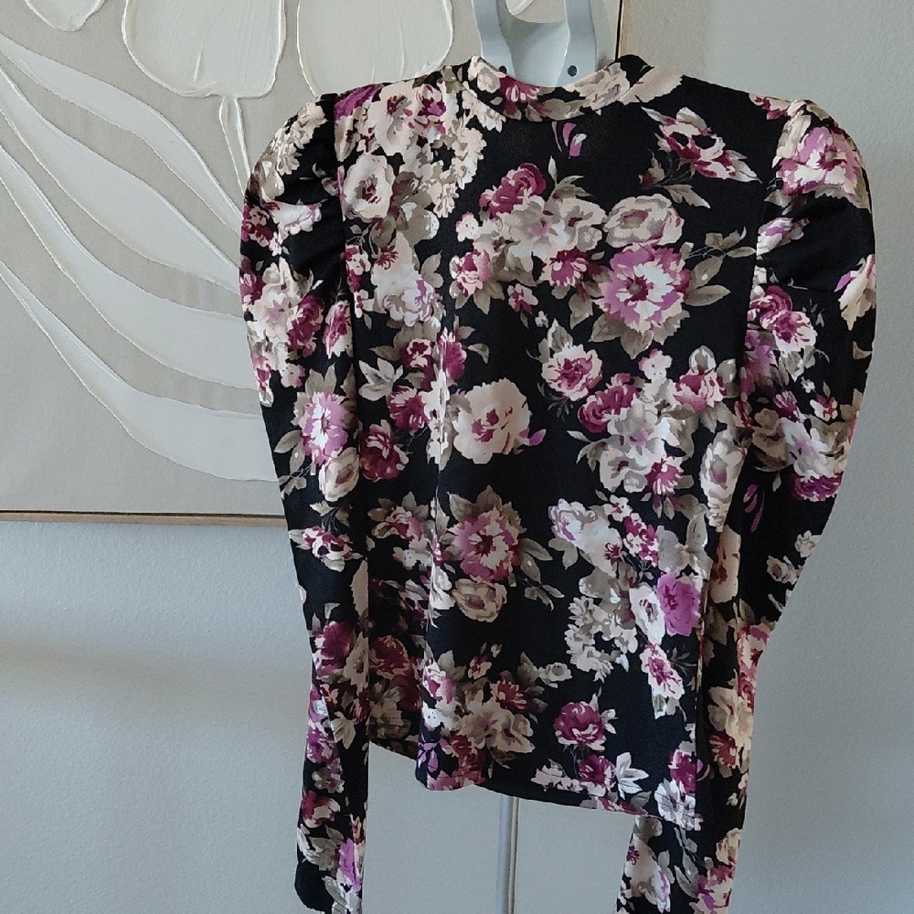 Floral Puff Sleeve Top - Black and Pink
